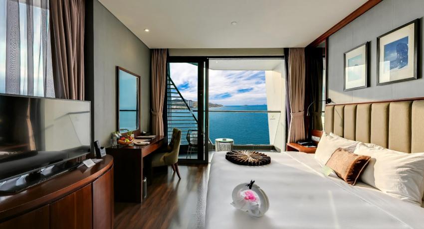Pacific Double Room with Panoramic View of Cô Tiên Mountain and Nha Trang Bay