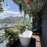 BOTON SIGNATURE - SKY GARDEN WITH BALCONY BATHTUB