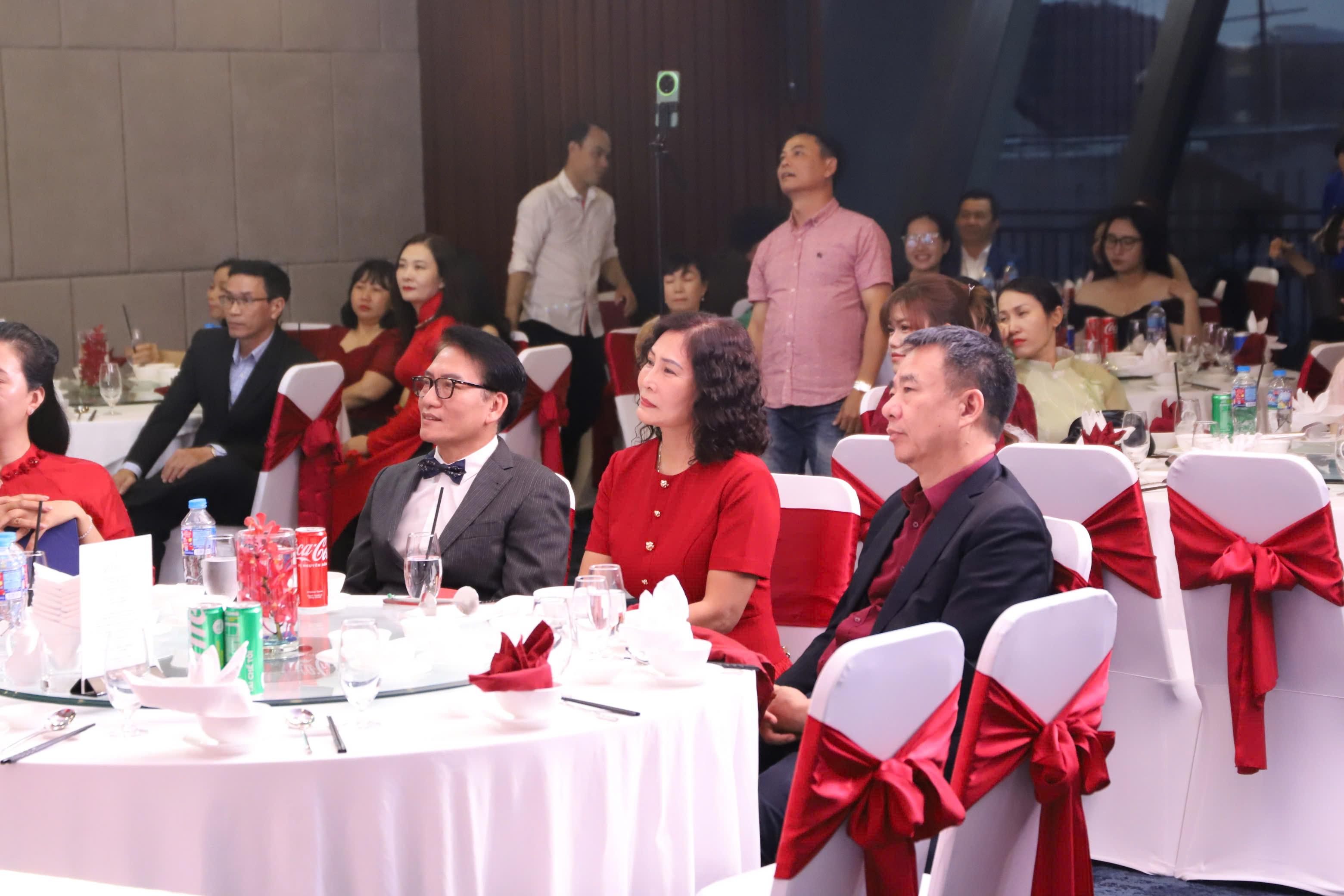 z7503628521889-423669f7fe314de18a14d43e9a760d61